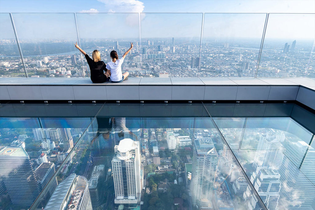 Mahanakhon Skywalk é uma das maiores passarelas de vidro do mundo